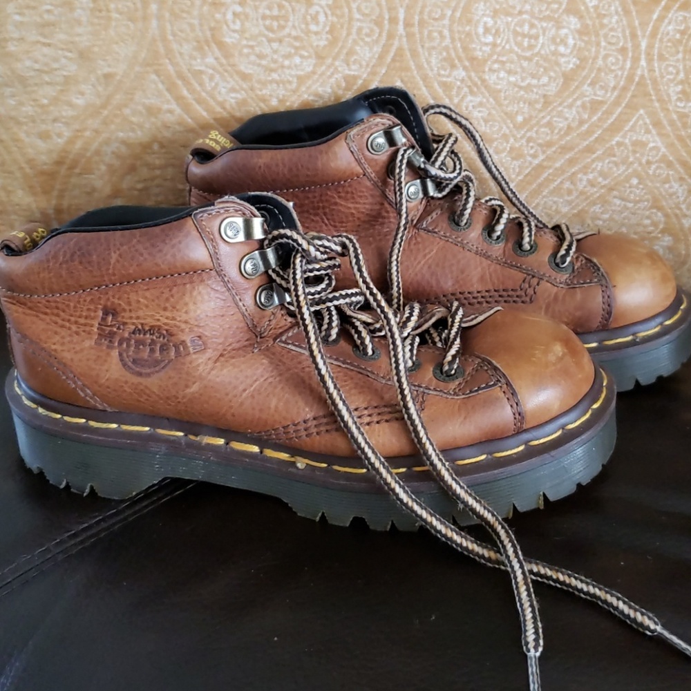 Hiking boots airwair